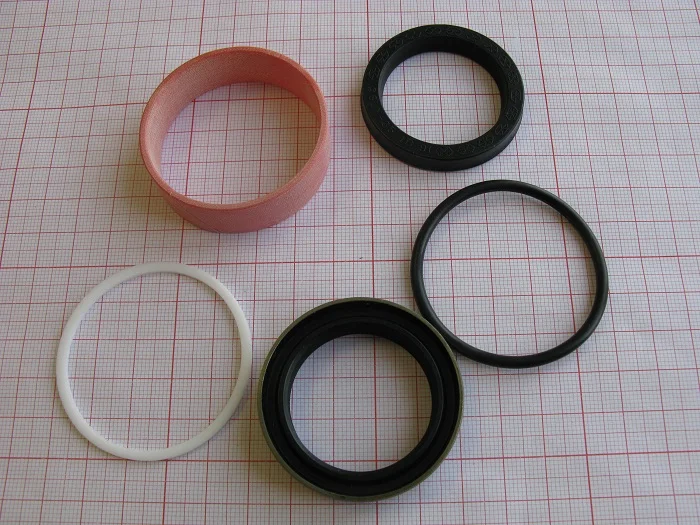 04654-10390-71 Ремкомплект гидроцилиндра подъема d-35 (TRP)