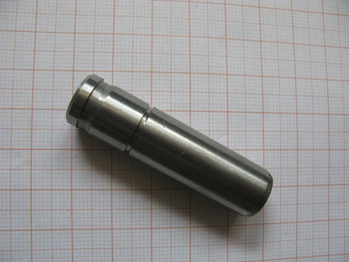 11122-76009-71 Направляющая клапана Toyota 5K (TRP)