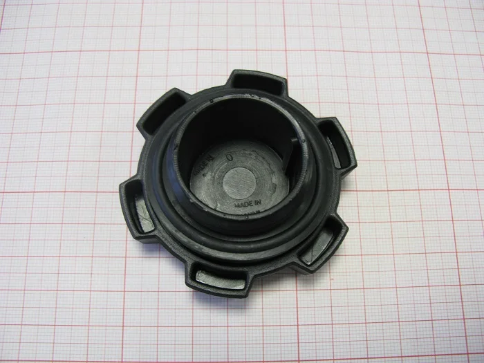 12180-76002-71 Крышка маслозаливной горловины (HH)