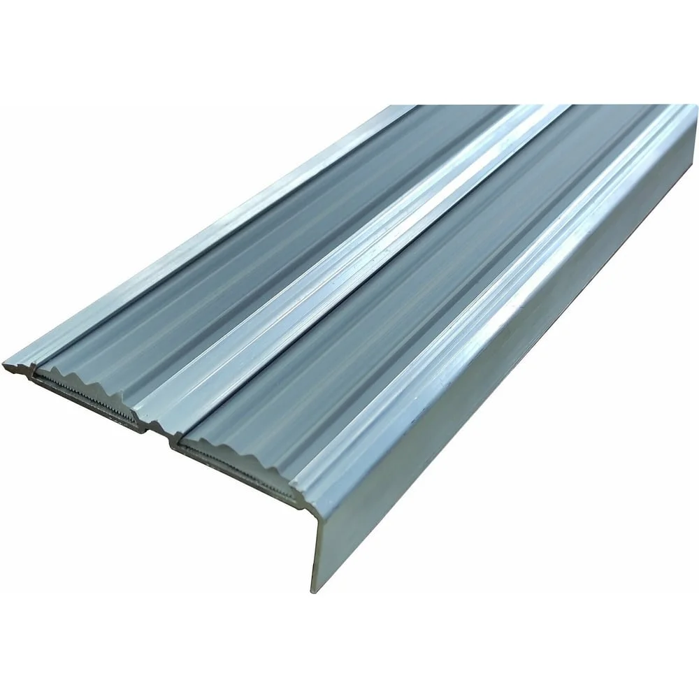 Двойной противоскользящий алюминиевый угол-порог ООО Элитпроф ECO 68x22,5 мм, с серой вставкой, 2,7 м АДУ 68x22,5 С 270