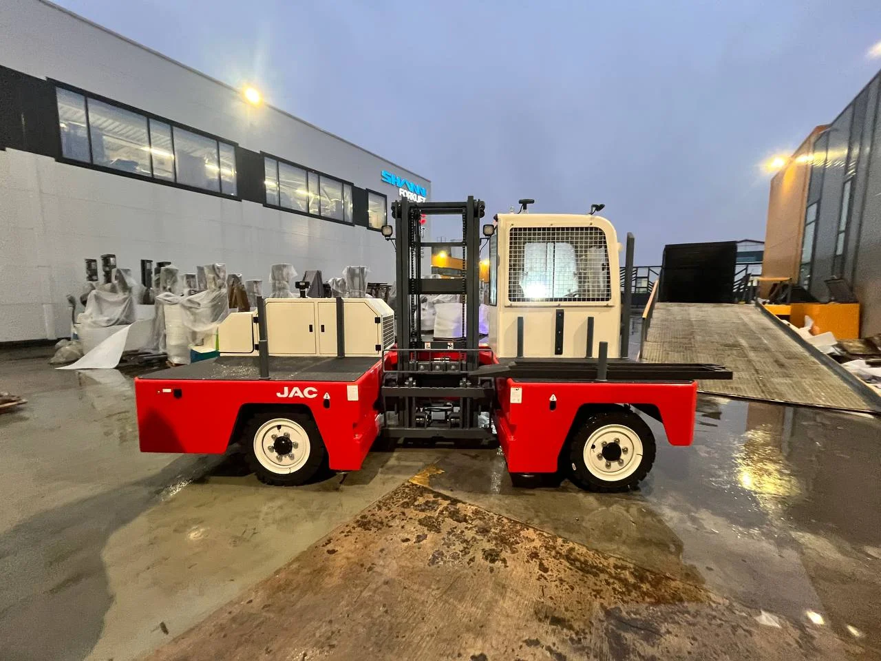 JAC CPD 30 side load — электропогрузчик с боковой загрузкой 3 т