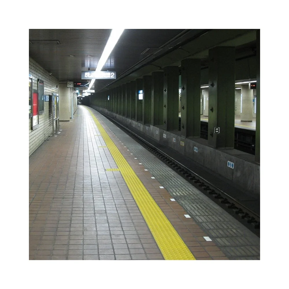 Тактильная плитка из ПВХ ПластФактор конус в ряд (преодолимое препятствие)