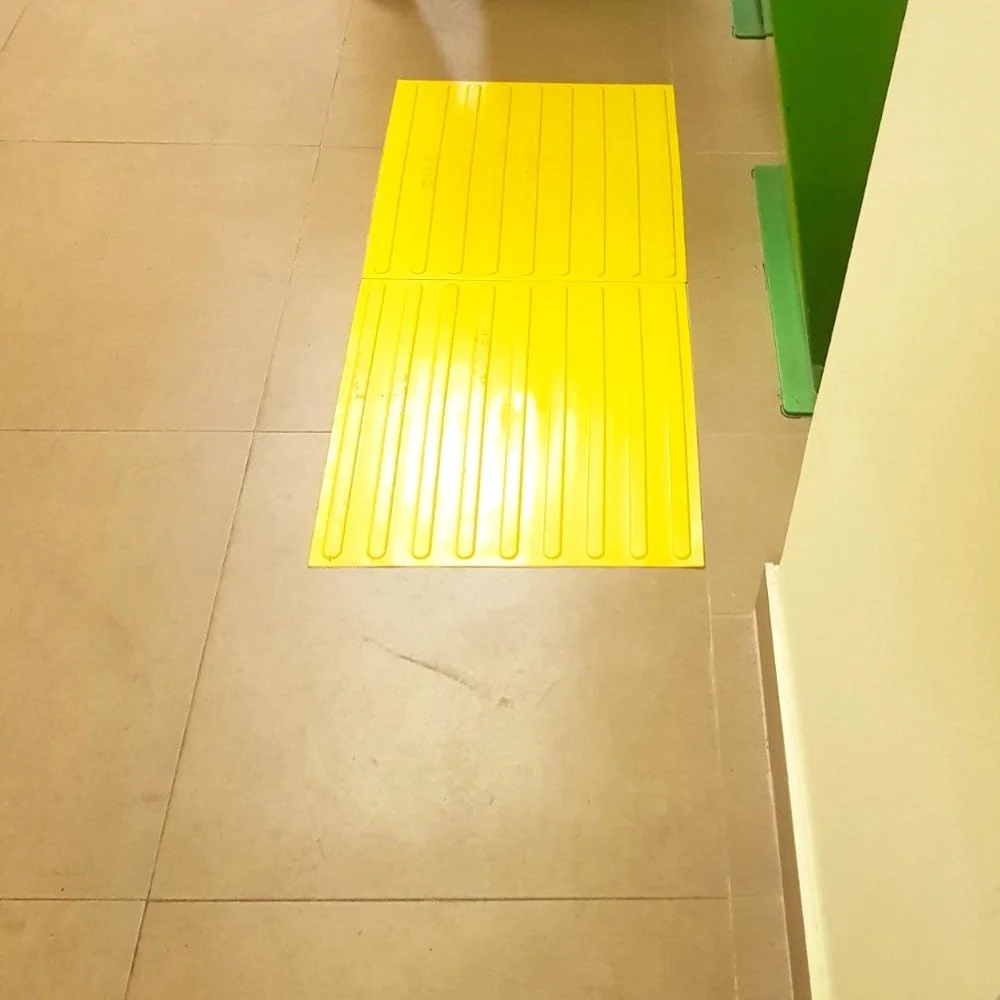 Тактильная плитка направление движения PALITRA TECHNOLOGY полоса 10шт 50245-1-PU-500x500x4-Y-10