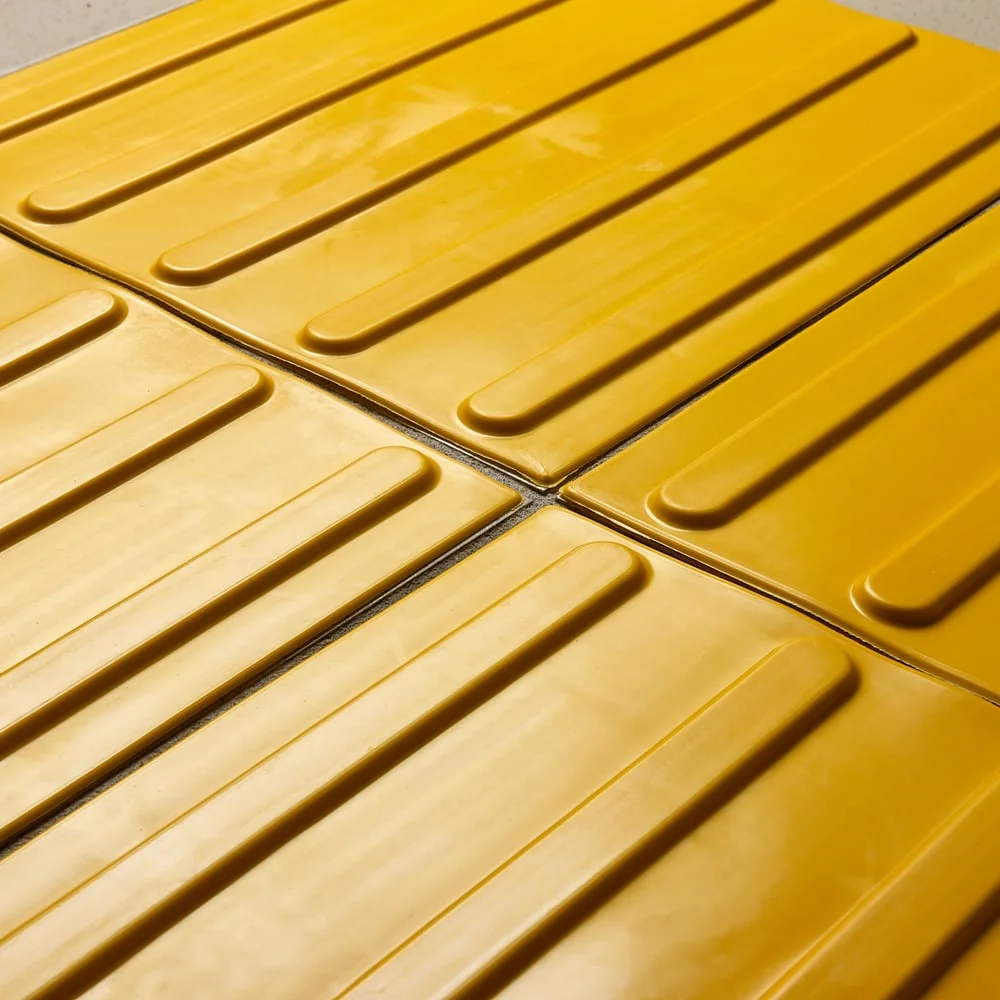 Тактильная плитка PALITRA TECHNOLOGY направление движения 10шт 50245-1-PVC-300x300x4-Y-10