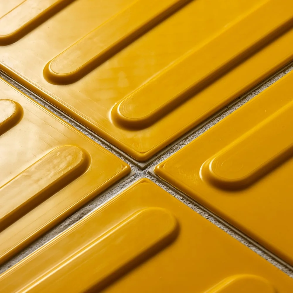 Тактильная плитка PALITRA TECHNOLOGY направление движения, полоса 10шт 50245-1-PVC-500x500x4-Y-10