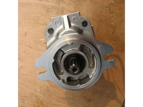 Насос в сборе 705-61-22010 для Komatsu автогрейдера GD825A-2 GD805A-1 фронтального погрузчика WA20-1